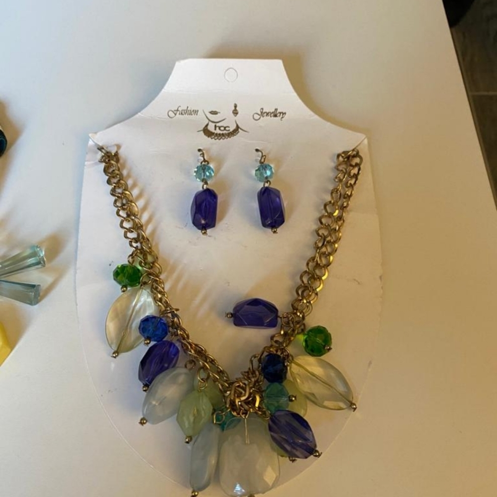 Necklace and earing set